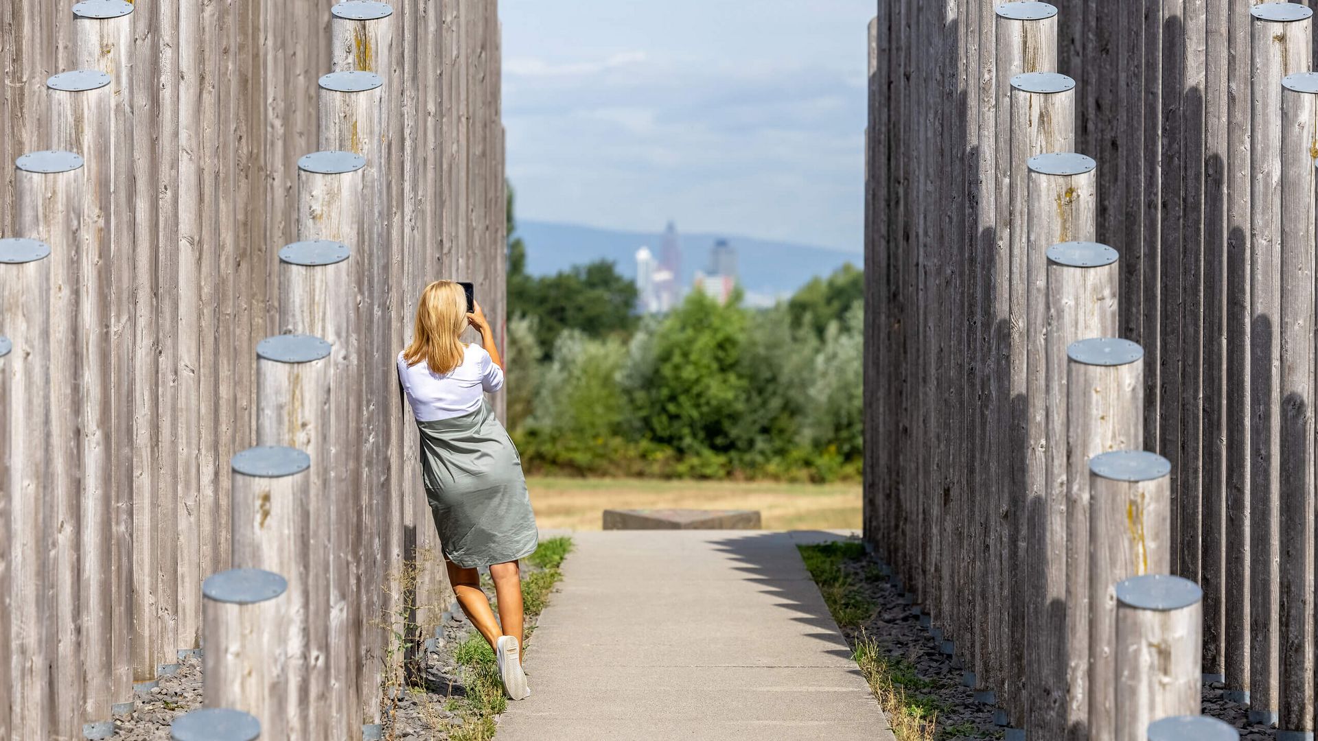 Stangenpyramide im Regionalpark in Dreieich