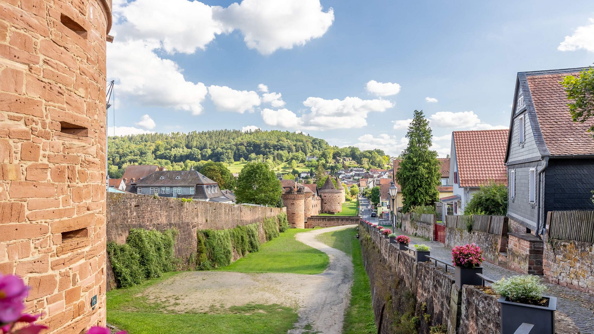 Historische Stadtmauer und Bollwerk in Büdingen