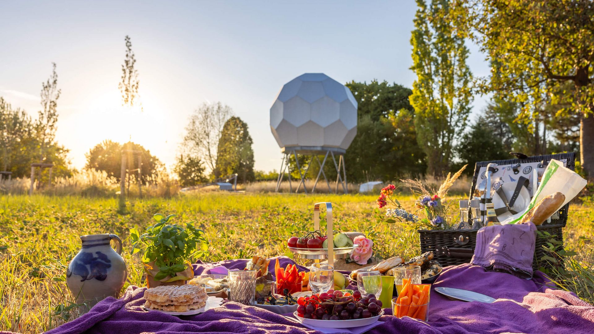 Picknick im Wetterpark Offenbach bei Sonnenuntergang