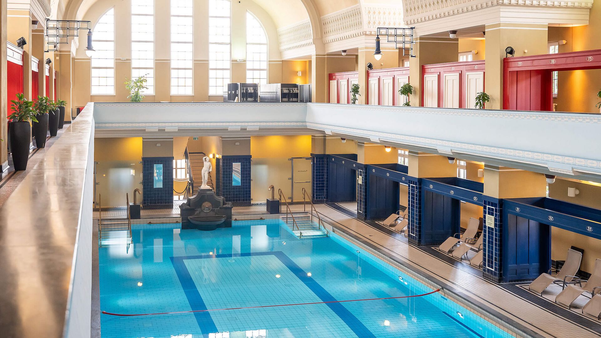 Innenansicht des Jugendstilbads mit Becken