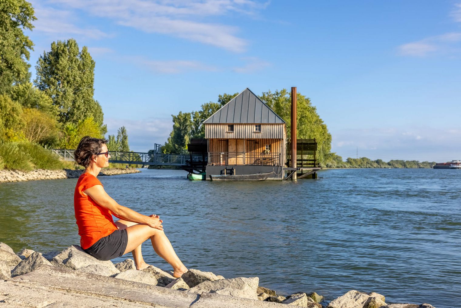 Historische Schiffsmühle bei Ginsheim direkt am Rhein