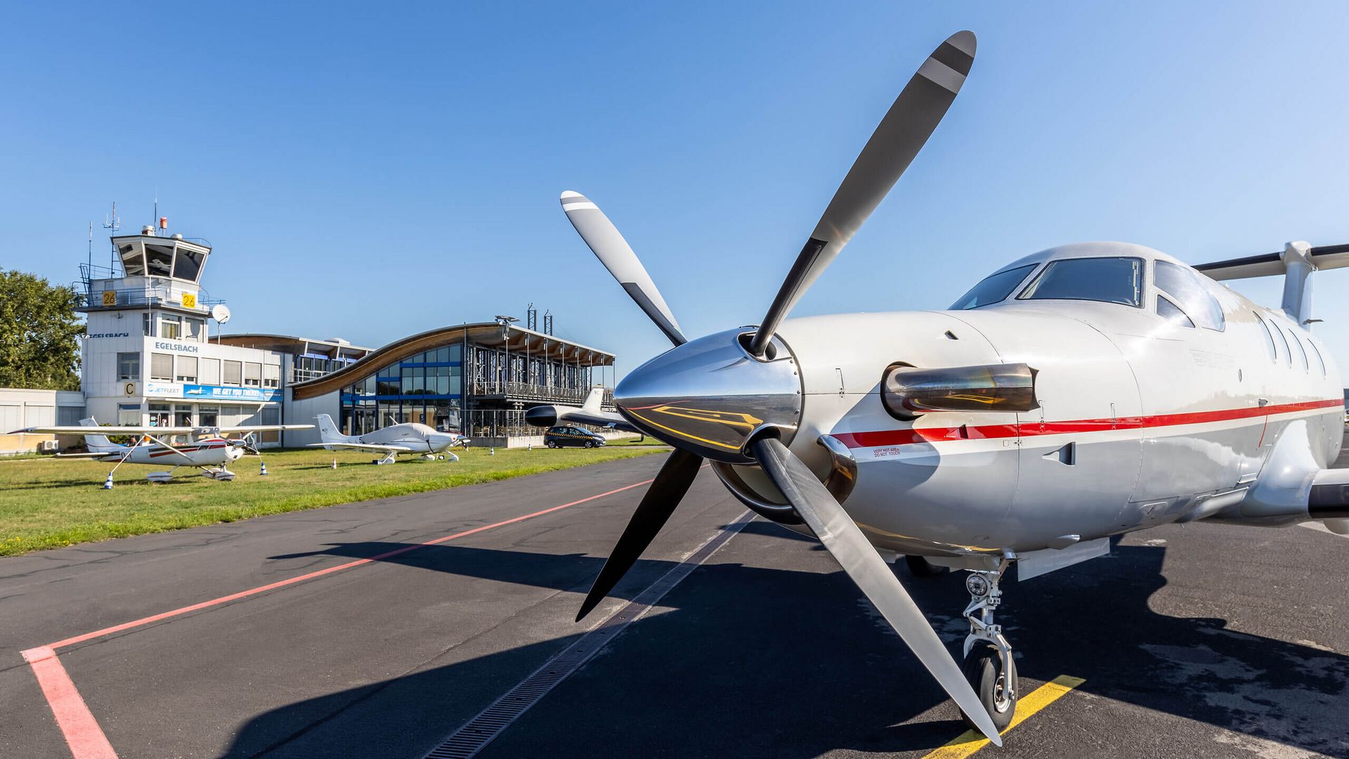 Flugzeug am Flugplatz Egelsbach